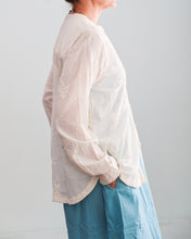 Cargar imagen en el visor de la galería, Blusa 103 crudo