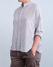 Cargar imagen en el visor de la galería, Camisa OMAK gris