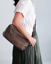 Cargar imagen en el visor de la galería, Bolso OFF CALF topo