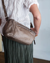 Cargar imagen en el visor de la galería, Bolso OFF CALF topo