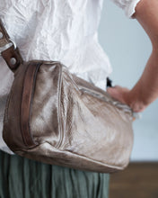 Cargar imagen en el visor de la galería, Bolso OFF CALF topo