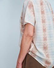 Cargar imagen en el visor de la galería, Blusa OLLIE sky