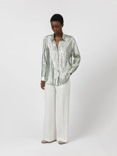 Cargar imagen en el visor de la galería, Camisa VAR mint