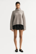 Cargar imagen en el visor de la galería, Jersey GIRLFRIEND gris
