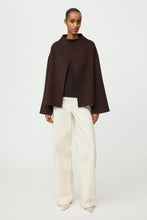 Cargar imagen en el visor de la galería, Chaqueta SHORT chocolate
