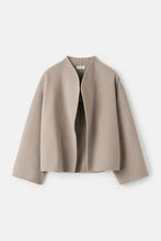 Cargar imagen en el visor de la galería, Chaqueta SHORT arena
