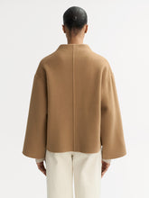 Cargar imagen en el visor de la galería, Chaqueta SHORT cámel
