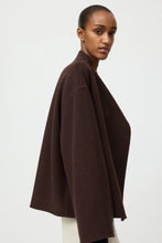 Cargar imagen en el visor de la galería, Chaqueta SHORT chocolate
