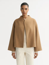 Cargar imagen en el visor de la galería, Chaqueta SHORT cámel
