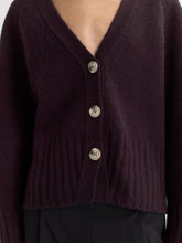 Cargar imagen en el visor de la galería, Chaqueta VNECK berenjena
