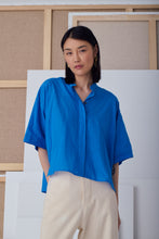 Cargar imagen en el visor de la galería, Blusa ISABELLA azulón
