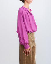 Cargar imagen en el visor de la galería, Blusa LAUREN fucsia
