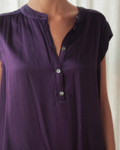 Cargar imagen en el visor de la galería, Blusa HENLEY berenjena
