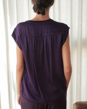 Cargar imagen en el visor de la galería, Blusa HENLEY berenjena
