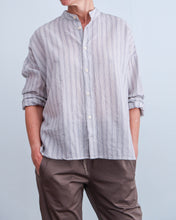 Cargar imagen en el visor de la galería, Camisa OMAK gris

