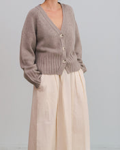 Cargar imagen en el visor de la galería, Chaqueta VNECK gris topo
