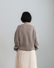 Cargar imagen en el visor de la galería, Chaqueta VNECK gris topo
