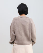 Cargar imagen en el visor de la galería, Chaqueta VNECK gris topo
