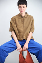 Cargar imagen en el visor de la galería, Camisa 147 marrón
