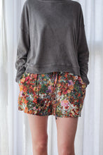 Cargar imagen en el visor de la galería, Shorts 67262 flores
