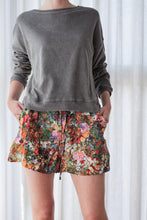 Cargar imagen en el visor de la galería, Shorts 67262 flores
