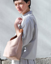 Cargar imagen en el visor de la galería, Camisa LINDA kaki
