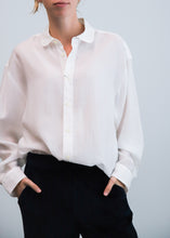 Cargar imagen en el visor de la galería, Camisa KAY blanco
