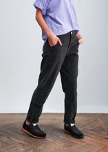 Cargar imagen en el visor de la galería, Pantalón SAN CARLOS textura negro
