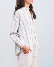 Cargar imagen en el visor de la galería, Camisa OMAK sky
