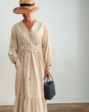 Cargar imagen en el visor de la galería, Vestido MENDEZ sand
