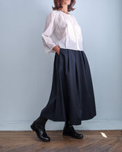 Cargar imagen en el visor de la galería, Blusa 211 crudo
