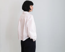 Cargar imagen en el visor de la galería, Camisa BOXY blanco
