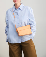 Cargar imagen en el visor de la galería, Camisa MONROE azul
