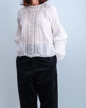 Cargar imagen en el visor de la galería, Blusa 215 blanco
