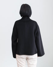 Cargar imagen en el visor de la galería, Chaqueta SHORT negro
