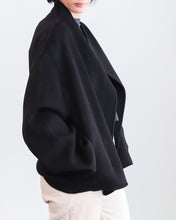 Cargar imagen en el visor de la galería, Chaqueta SHORT negro
