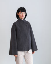 Cargar imagen en el visor de la galería, Chaqueta SHORT gris
