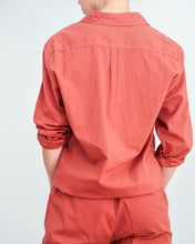 Cargar imagen en el visor de la galería, Camisa BEAU canela
