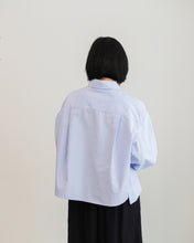 Cargar imagen en el visor de la galería, Camisa BOXY azul

