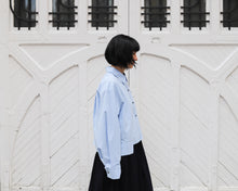 Cargar imagen en el visor de la galería, Camisa BOXY azul

