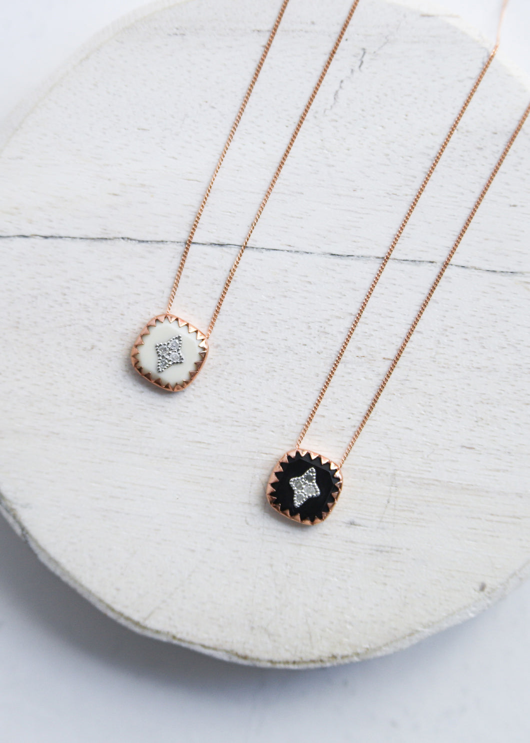 Collar PIERROT negro