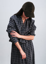 Cargar imagen en el visor de la galería, Camisa cuadros 307 carbón
