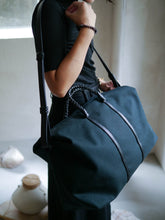 Cargar imagen en el visor de la galería, Bolso DUFFLE L negro
