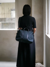 Cargar imagen en el visor de la galería, Bolso DUFFLE S negro
