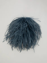 Cargar imagen en el visor de la galería, Broche PLUMA grey blue
