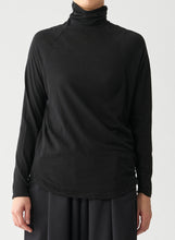 Cargar imagen en el visor de la galería, Top cuello alto 1285 negro
