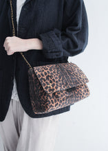 Cargar imagen en el visor de la galería, Bolso LULU  M leopardo
