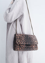 Cargar imagen en el visor de la galería, Bolso LULU  M leopardo
