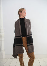 Cargar imagen en el visor de la galería, Top cuello alto 1285 negro
