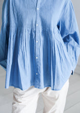 Cargar imagen en el visor de la galería, Blusa 932 blue
